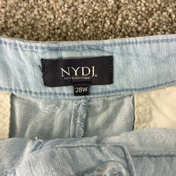 NWT NYDJ Women's Relaxed Denim Shorts Plus Size 28W Light Wash Pleated Front - Picture 7 of 13